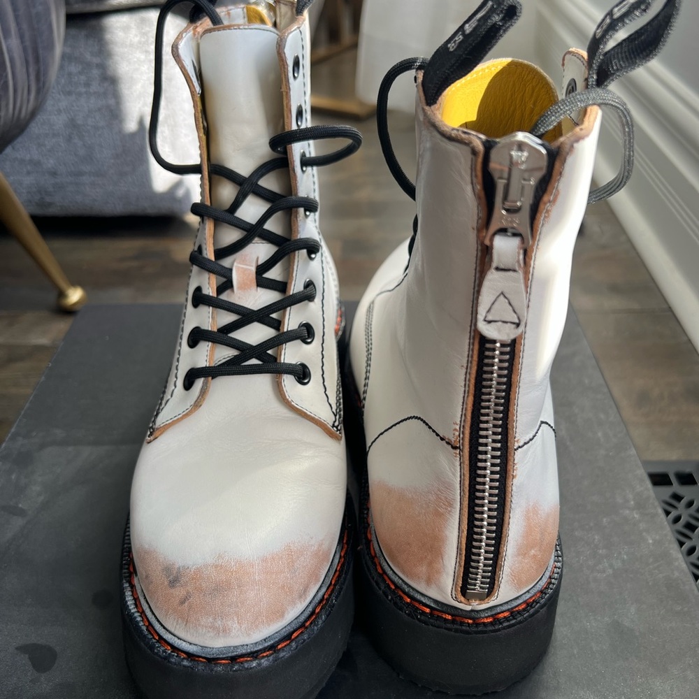 R13 BOOTS